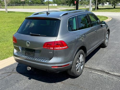 2016 Volkswagen Touareg — photo 17