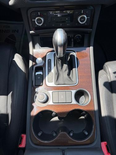 2016 Volkswagen Touareg — photo 20