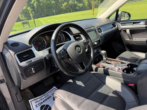 2016 Volkswagen Touareg — photo 26