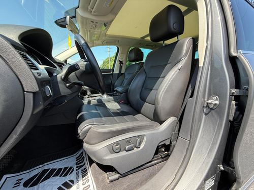 2016 Volkswagen Touareg — photo 28