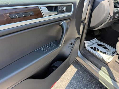 2016 Volkswagen Touareg — photo 29