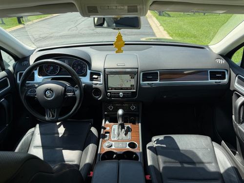 2016 Volkswagen Touareg — photo 32