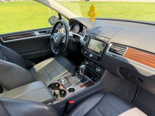 2016 Volkswagen Touareg — photo 41