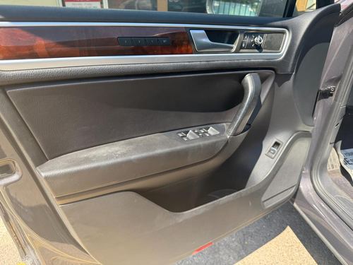 2013 Volkswagen Touareg — photo 24