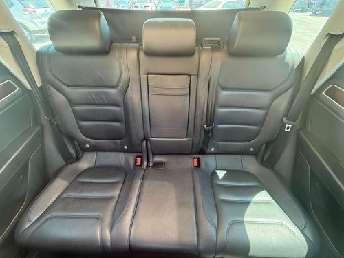 2013 Volkswagen Touareg — photo 25