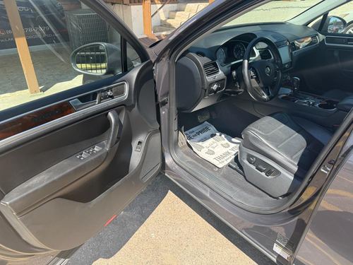 2013 Volkswagen Touareg — photo 30
