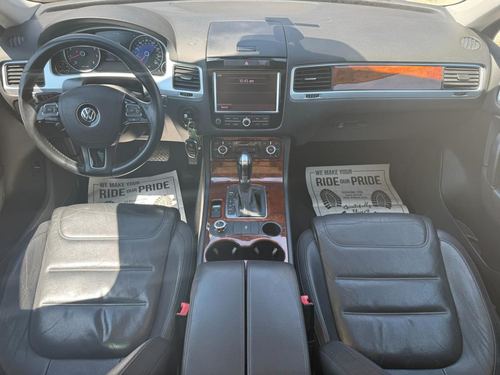 2013 Volkswagen Touareg — photo 31