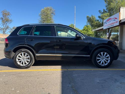 2011 VW Touareg — photo 11