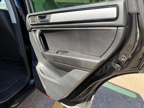2011 VW Touareg — photo 28