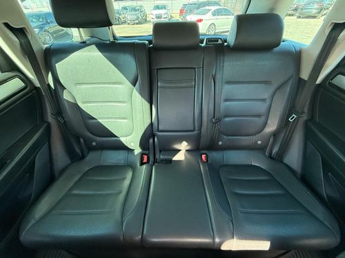 2011 VW Touareg — photo 30