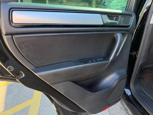 2011 VW Touareg — photo 32
