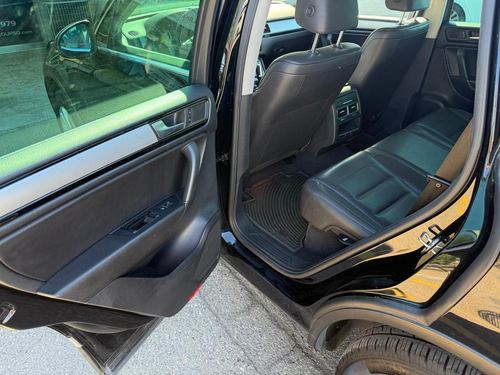 2011 VW Touareg — photo 33
