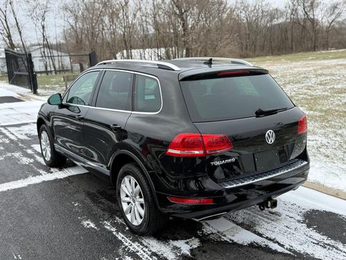 2011 VW Touareg — photo 17