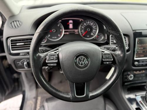 2011 VW Touareg — photo 22
