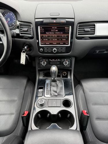 2011 VW Touareg — photo 28
