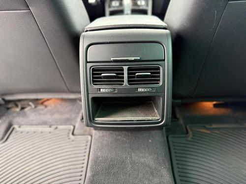 2011 VW Touareg — photo 29