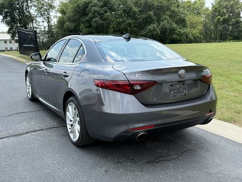 2018 Alfa Romeo Guilia — photo 11
