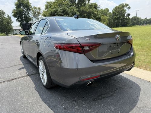 2018 Alfa Romeo Guilia — photo 13