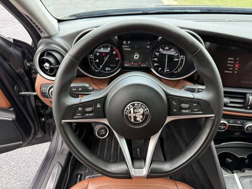 2018 Alfa Romeo Guilia — photo 23