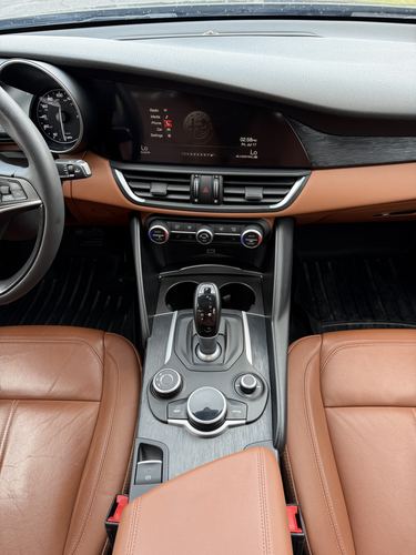 2018 Alfa Romeo Guilia — photo 34