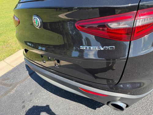 2018 Alfa Romeo Stelvio — photo 15