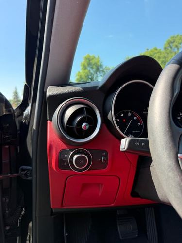2018 Alfa Romeo Stelvio — photo 25