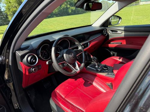2018 Alfa Romeo Stelvio — photo 26