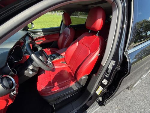2018 Alfa Romeo Stelvio — photo 28
