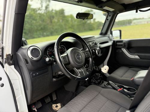 2012 Jeep Wrangler Rubicon — photo 14