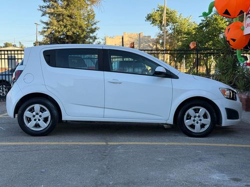 2016 Chevrolet Sonic LS — photo 6