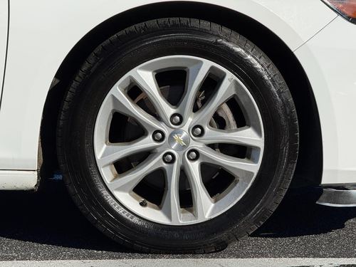 2017 Chevrolet Malibu 1LT — photo 14