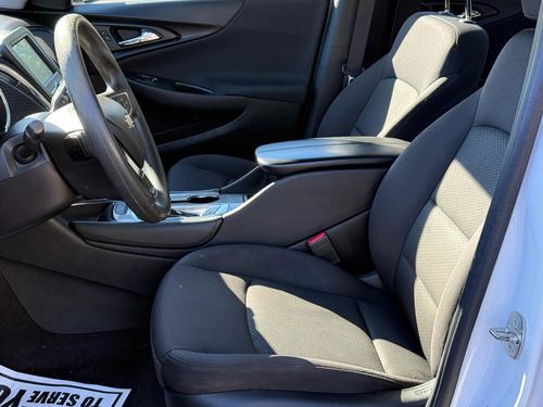 2017 Chevrolet Malibu 1LT — photo 17