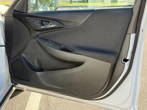 2017 Chevrolet Malibu 1LT — photo 27