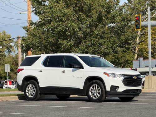 2018 Chevrolet Traverse LS — photo 2