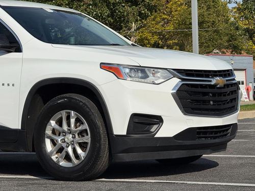 2018 Chevrolet Traverse LS — photo 3