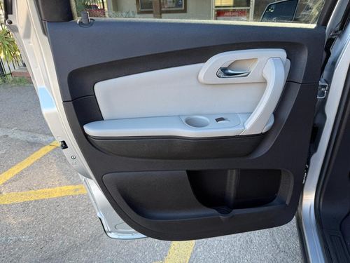 2011 Chevrolet Traverse LTZ — photo 29
