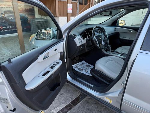 2011 Chevrolet Traverse LTZ — photo 17