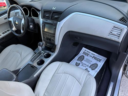 2011 Chevrolet Traverse LTZ — photo 15