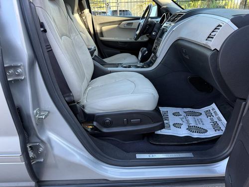 2011 Chevrolet Traverse LTZ — photo 21