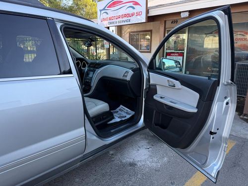 2011 Chevrolet Traverse LTZ — photo 32