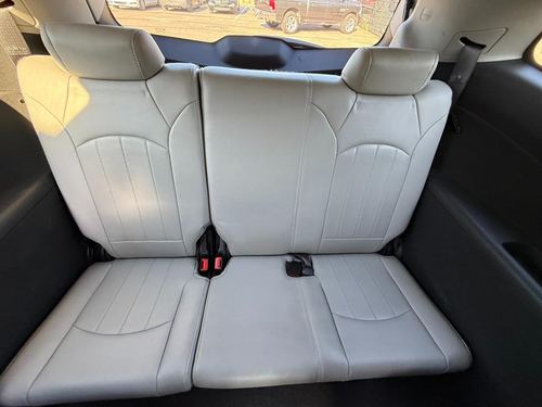 2011 Chevrolet Traverse LTZ — photo 25