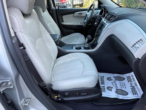 2011 Chevrolet Traverse LTZ — photo 20