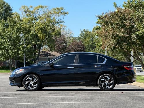 2017 Honda Accord LX — photo 14