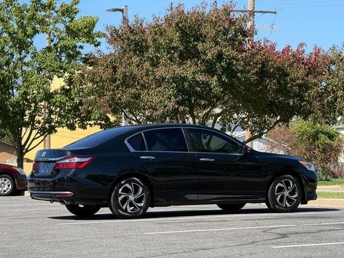 2017 Honda Accord LX — photo 10