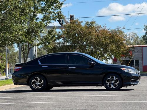 2017 Honda Accord LX — photo 8