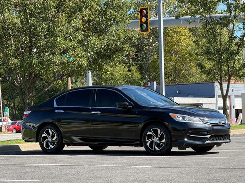 2017 Honda Accord LX — photo 6