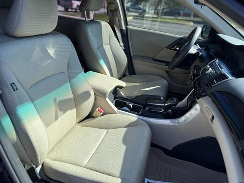 2017 Honda Accord LX — photo 24