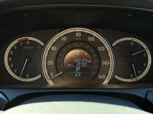 2017 Honda Accord LX — photo 28