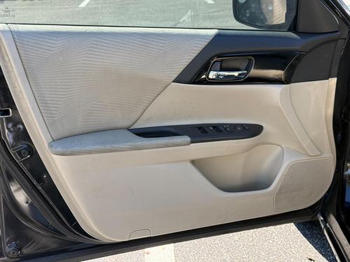2017 Honda Accord LX — photo 33