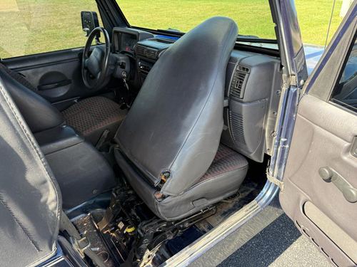 2000 Jeep Wrangler SE — photo 18